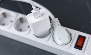 מגן ברקים (צילום: shutterstock_Skrypnykov)