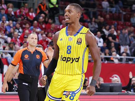 מתחמם (אלן שיבר, סופיה) (צילום: ספורט 5)