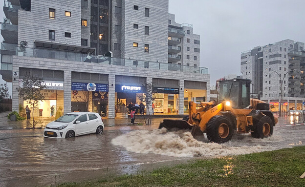 תיעוד מההצפות ביבנה