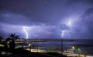 סופת ברקים באשקלון (צילום: פיודור ספיר)