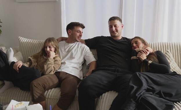 מיה עם בני משפחתה מיה עם בני משפחתה