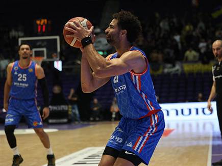 קרופורד עולה לזריקה (גיא ביטמן, ר“ג)