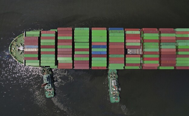 ספינה עם מכולות ספינה עם מכולות