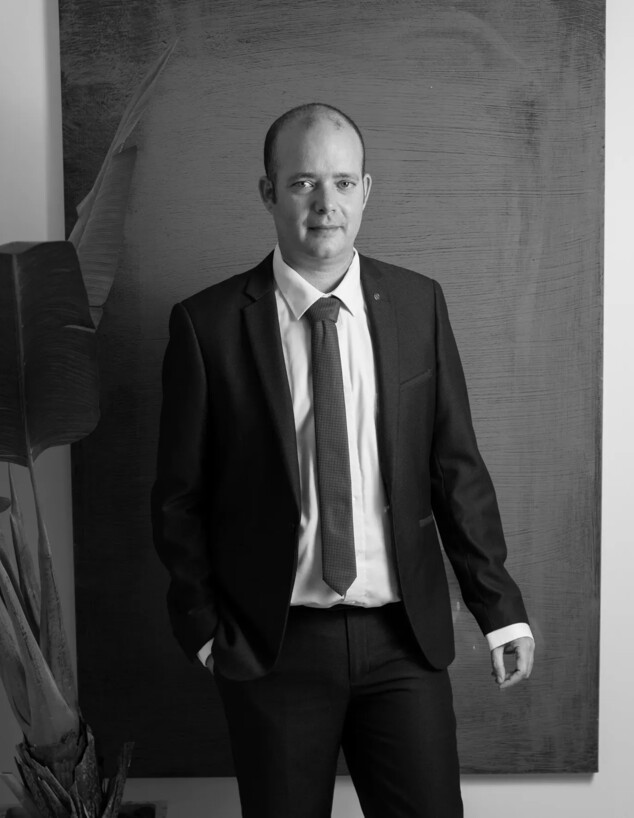 עו"ד ניר לנקר