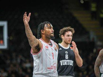 ג`ונס הפתיע עם דקות טובות (Getty)