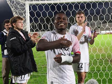 וסדריק דון היה שם כדי להכריע עם צמד (דני מרון)