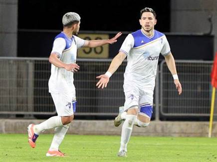 נקודה דרמטית בדקה ה-99. אוגריסה (אלן שיבר) (צילום: ספורט 5)