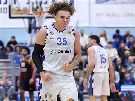 מהגורמים החשובים בניצחון. נואה קרטר (אלן שיבר)