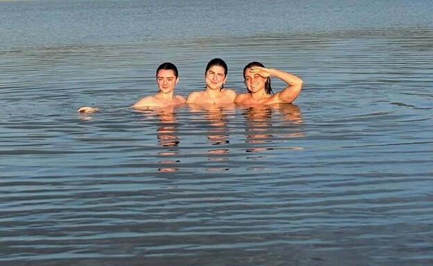 מייזי וויליאמס בסקיני דיפ מייזי וויליאמס בסקיני דיפ