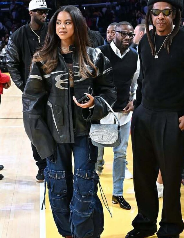 בלו אייבי והסניקרס