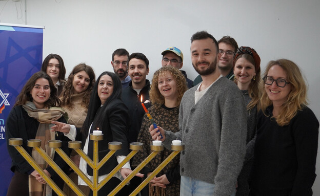 הדלקת נרות במרכז קליטה