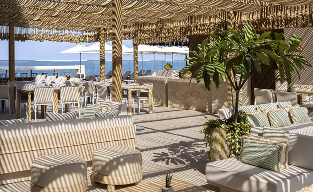 בריכה במלון שרתון גרנד בריכה במלון שרתון גרנד