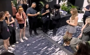 טיילור סוויפט מחלקת בונוס עצום לעובדים (צילום: Disney)