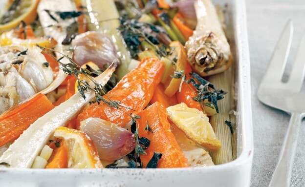 ירקות שורש צלויים בשמן זית