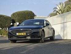 נהיגה במכונית הקוריאנית המפוארת ביותר בעולם