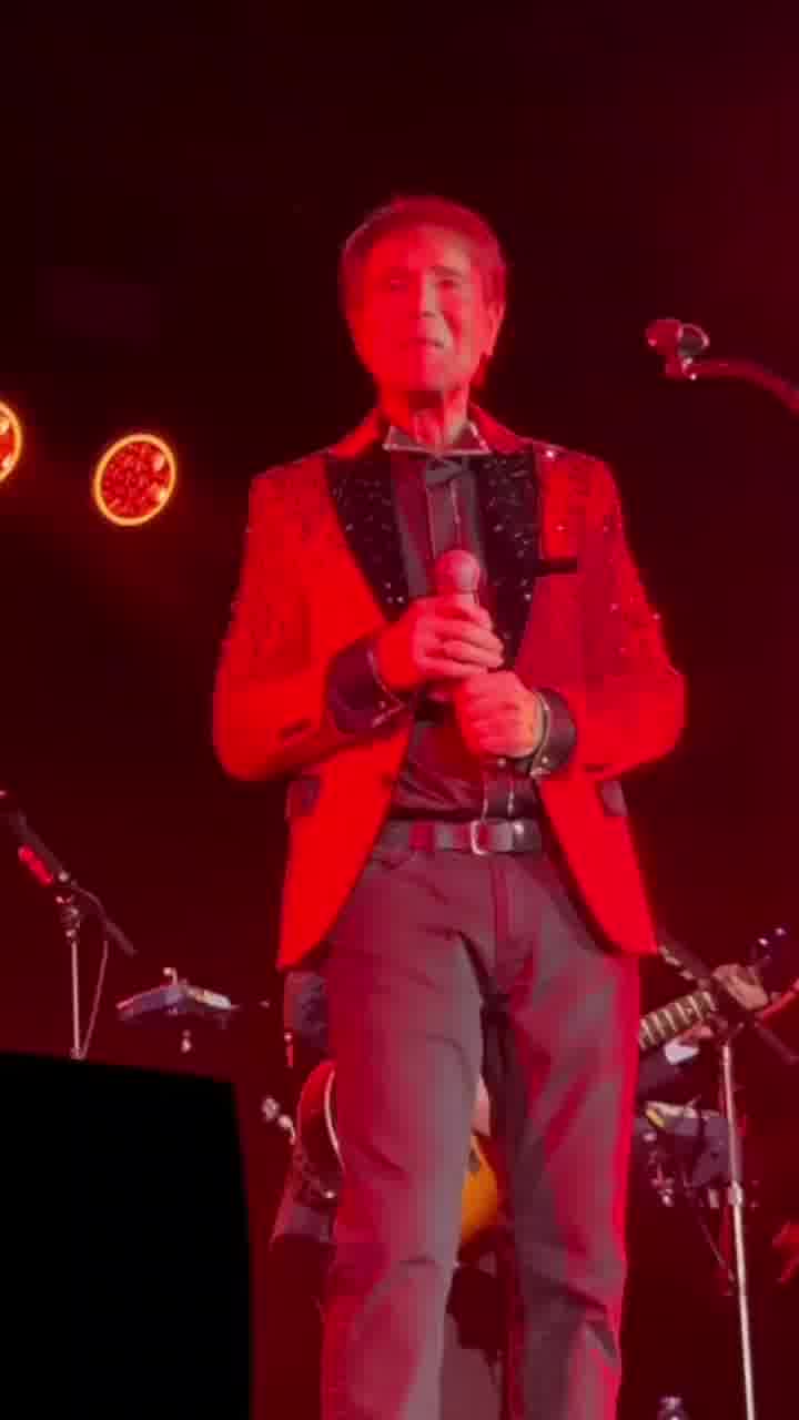 בגיל 85 קליף ריצ'רד חושף: התגלה אצלי סרטן