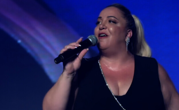 ליאת בנאי בהופעה בהאנגר 11