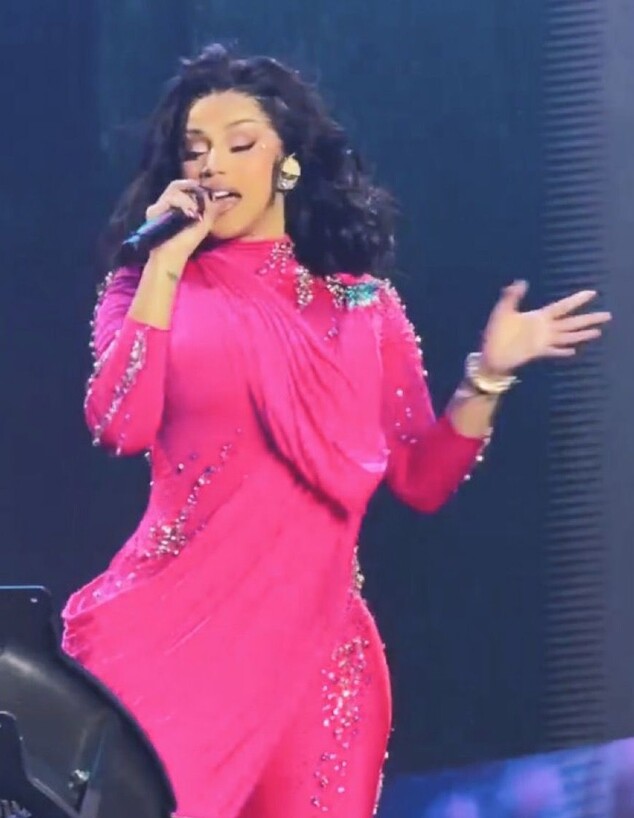 קארדי בי בהופעה בריאד קארדי בי בהופעה בריאד