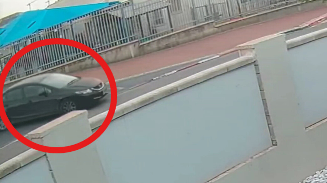 המכונית החשודה לאחר ירי הכדוריות לעבר הגן באשקלון המכונית החשודה לאחר ירי הכדוריות לעבר הגן באשקלון