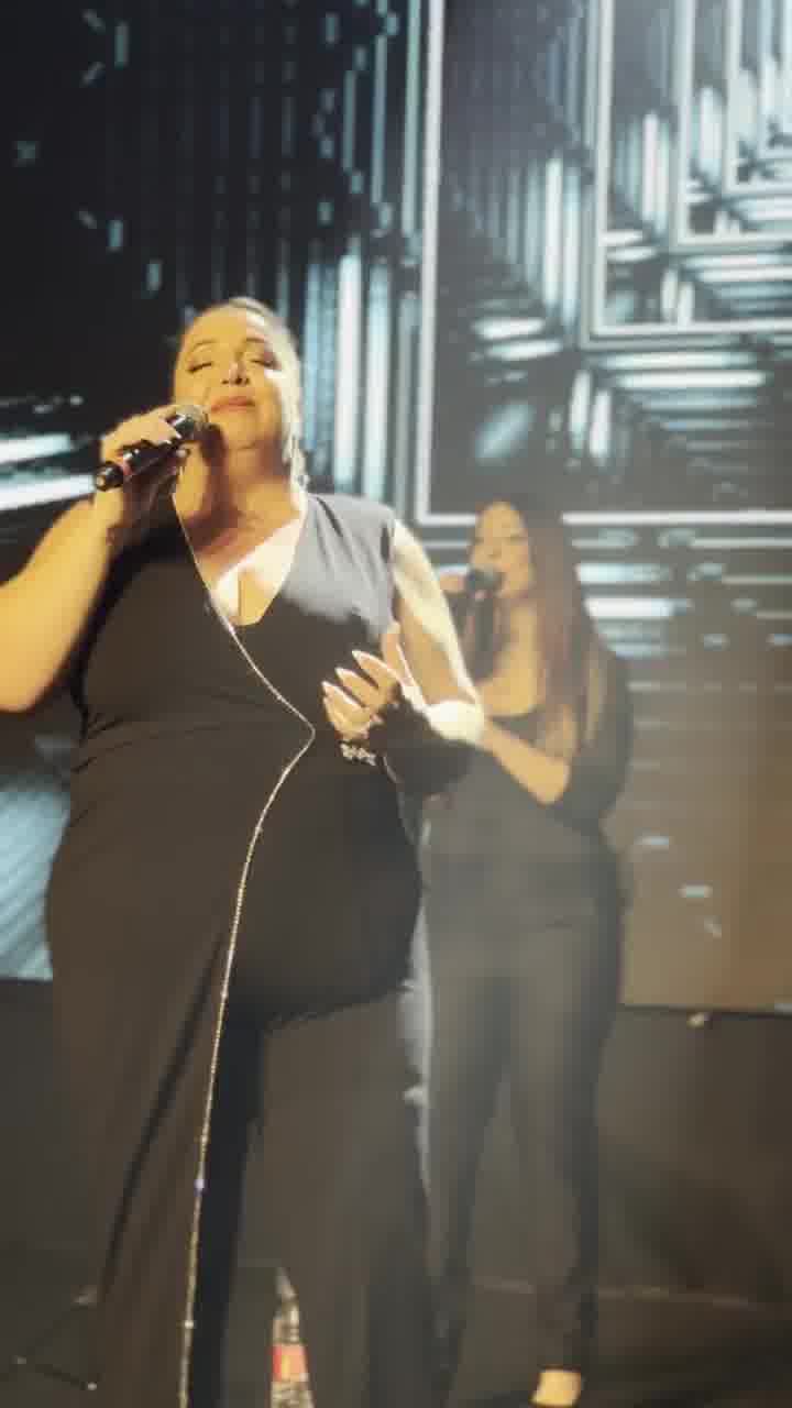 ליאת בנאי מגיבה להערות של אבי ביטר בהופעה בהאנגר 11: "רעשי רקע שלא מפריעים לי"