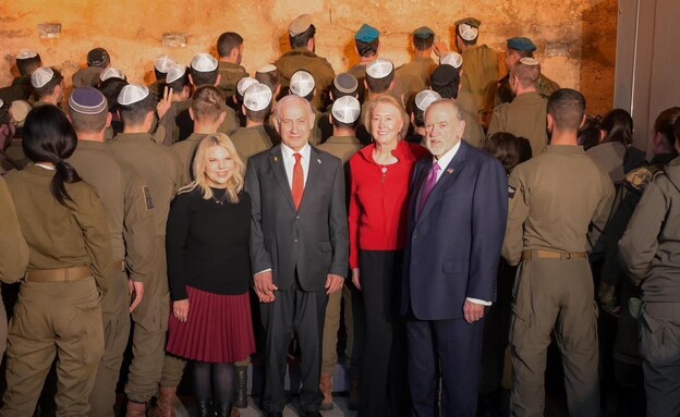 בני הזוג נתניהו בתמונות שהפיצה לשכת רה״מ בני הזוג נתניהו בתמונות שהפיצה לשכת רה״מ