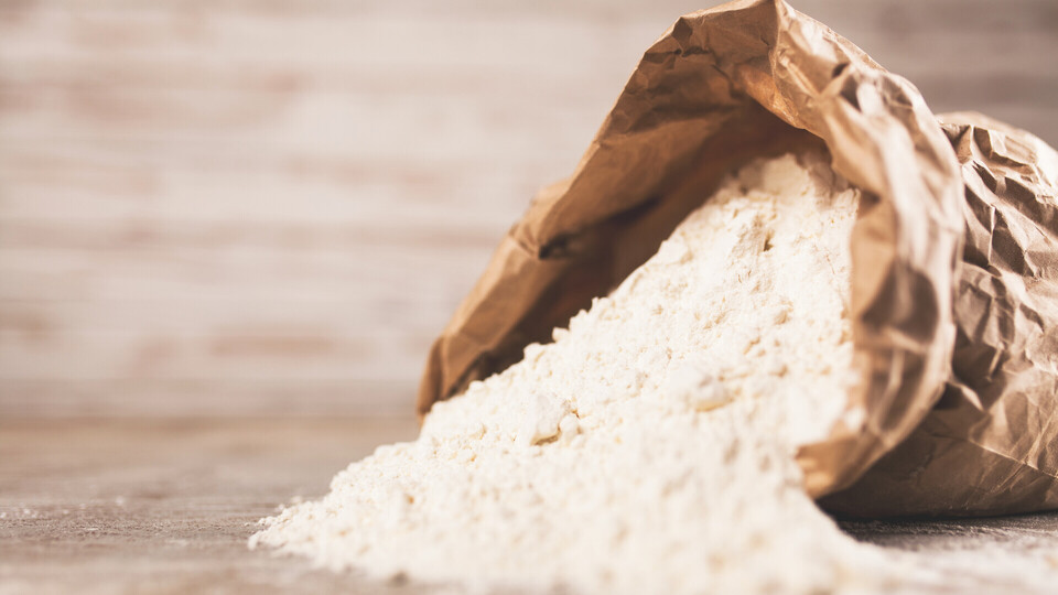 שקית קמח (צילום: George Dolgikh, shutterstock)