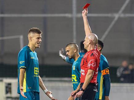 כשבתווך פייץ` הורחק (צילום: קובי אליהו)