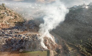 שרפת פסולת בכפר הפלסטיני נעלין, שגרמה לזיהום אוויר