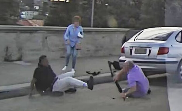 תיעוד מזירת הטבח: זוג נלחם במחבל בידיים חשופות תיעוד מזירת הטבח: זוג נלחם במחבל בידיים חשופות