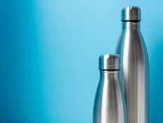 הסכנה בבקבוקי השתייה של הילדים שלכם