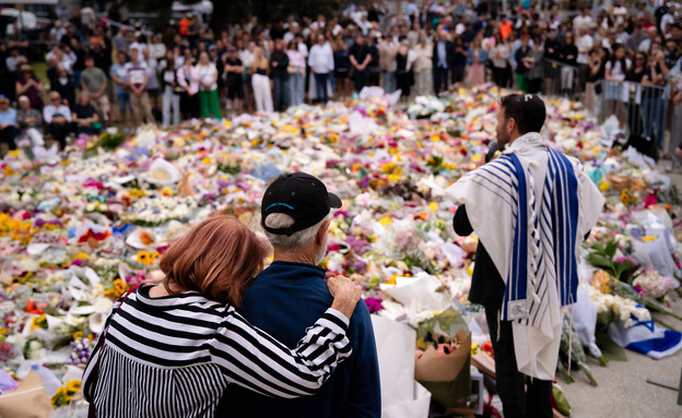 אבלים זרי פרחים פיגוע קהילה יהודית סידני אוסטרליה בונדי