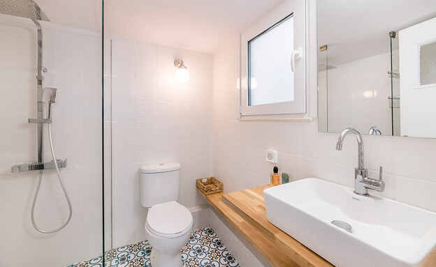 דירה באתונה ענבר בן צבי נורית נועה ירון 