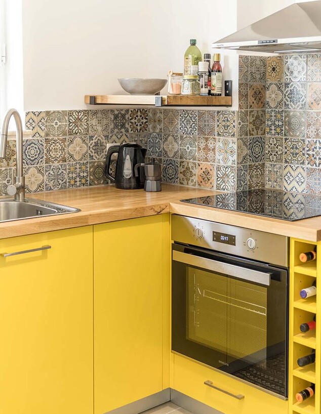 דירה באתונה ענבר בן צבי נורית נועה ירון ג 