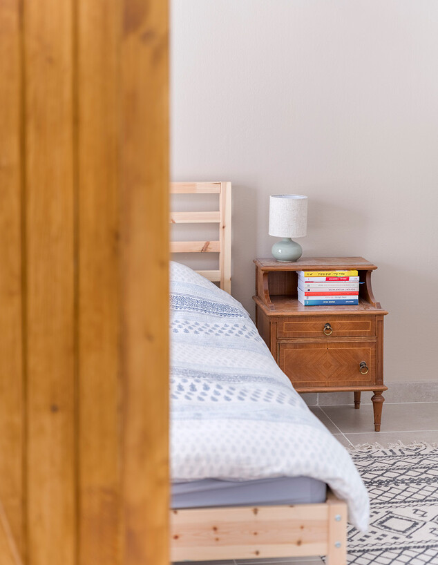 דירה באתונה ענבר בן צבי נורית נועה ירון ג 