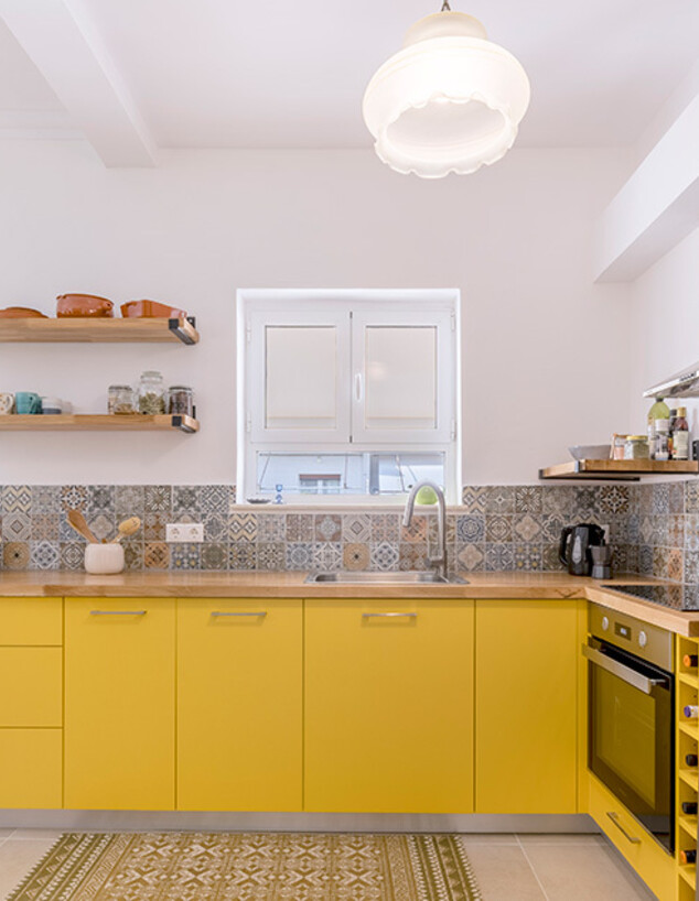 דירה באתונה ענבר בן צבי נורית נועה ירון 