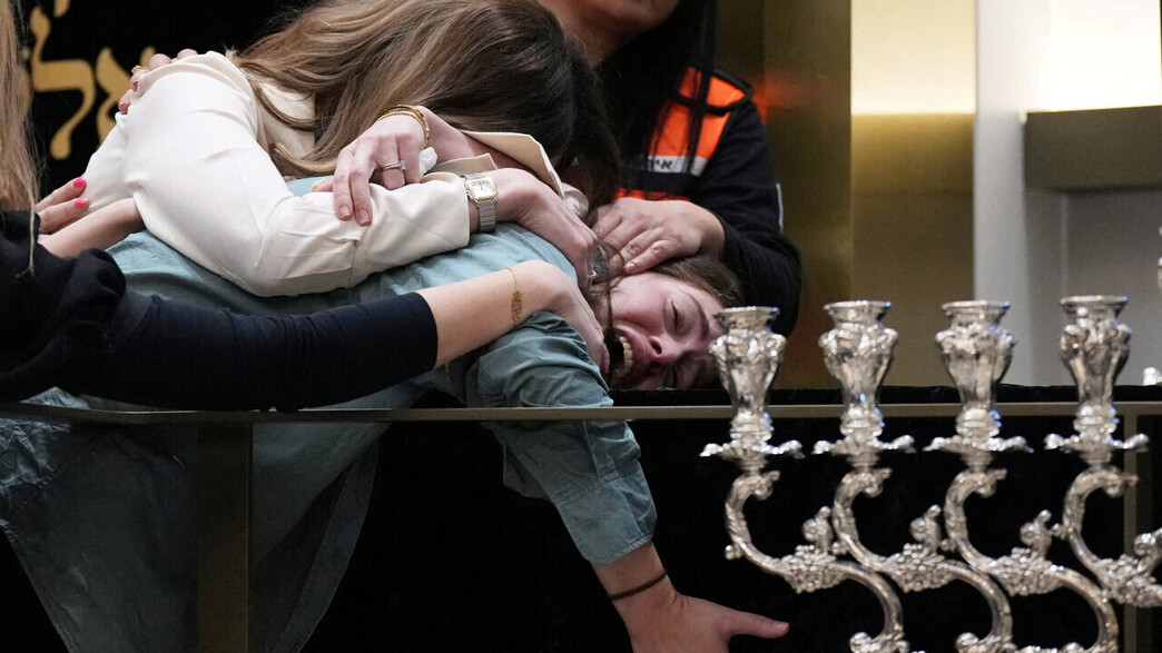 הלווייתו של הרב אלי שלנגר ז"ל שנרצח בטבח בחוף בונדיי