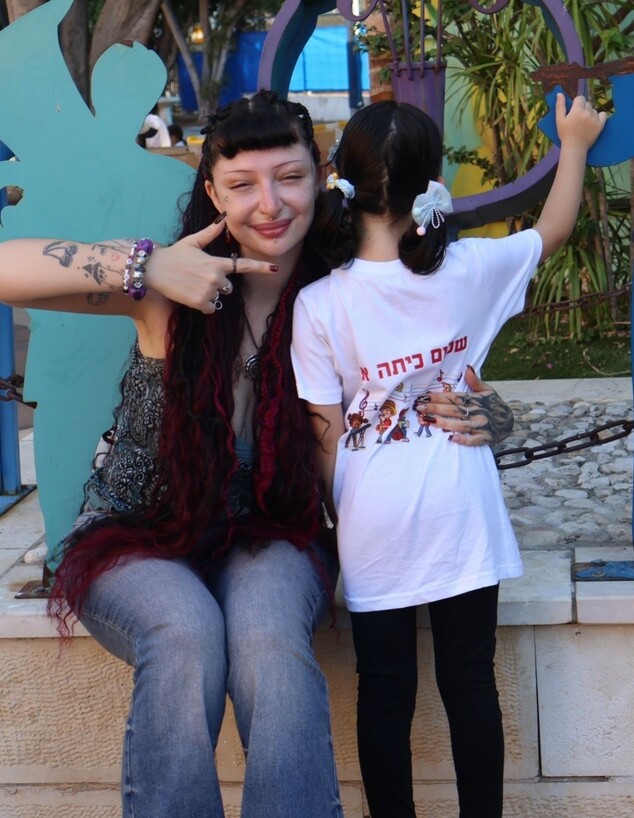 מישל גילפיקס ובתה מישל גילפיקס ובתה