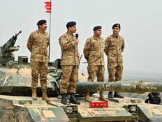 בדרך לעזה? האיש החזק בפקיסטן לקראת מבחן חשוב מול טראמפ