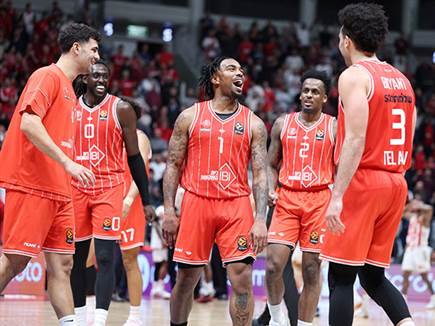 הפועל תל אביב שמרה על פסגת היורוליג (אלן שיבר)