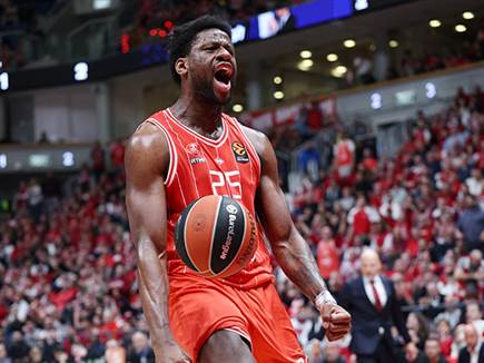 אך אוטורו היה שם בשביל הפועל ת&ldquo;א (אלן שיבר)