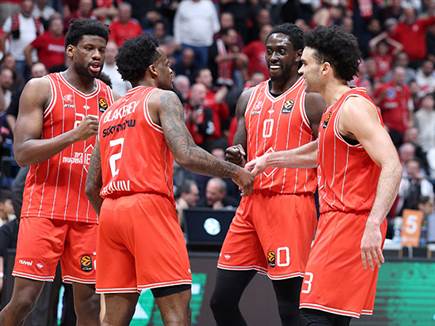 האדומים חגגו ניצחון 12 ביורוליג (אלן שיבר)