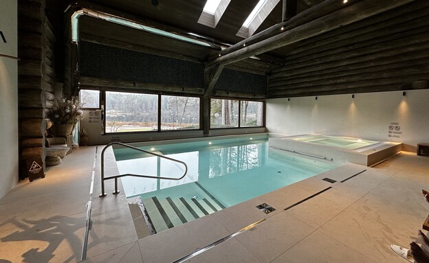 בריכה וג׳קוזי בריכה וג׳קוזי