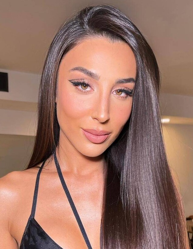 טליה עובדיה בשמלה