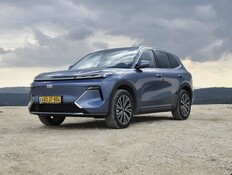 היברידי-נטען: האם הג'ילי החדש יותר מוצלח מג'אקו?