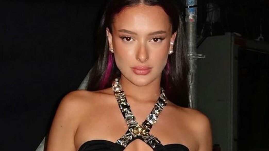 עדן גולן בשמלה מתוכשטת עדן גולן בשמלה מתוכשטת