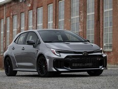 חוזרים לדלק: טויוטה ידעו למה צריך לחכות עם חשמל