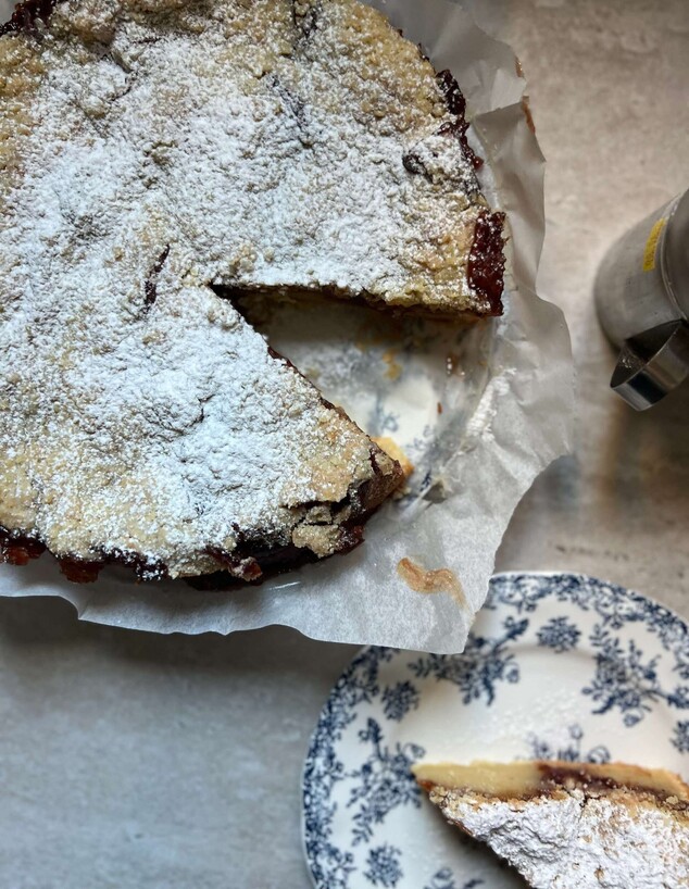 עוגה בחושה ריבה ופירורים