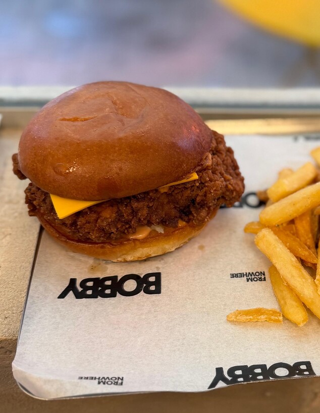 פרייד צ'יקן של בובי. מדובר באירוע