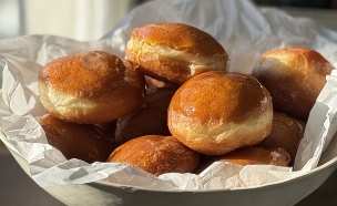 סופגניות סנט אונורה (צילום: קרן אגם)