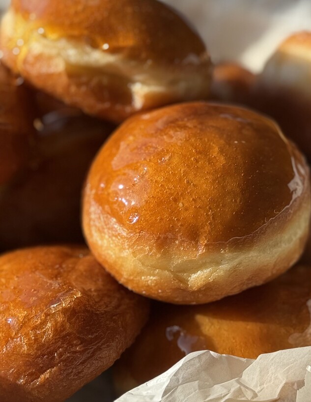 סופגניות סנט אונורה. במילוי ובציפוי